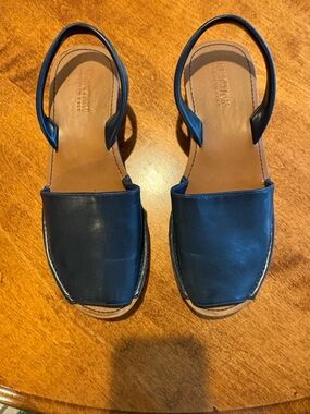 Reaction Kenneth Cole Navy Leather Slingback Sandals